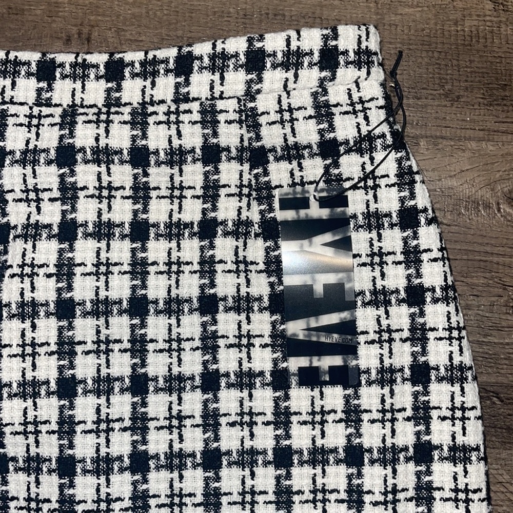 Plaid skirt - Picture 3 of 3